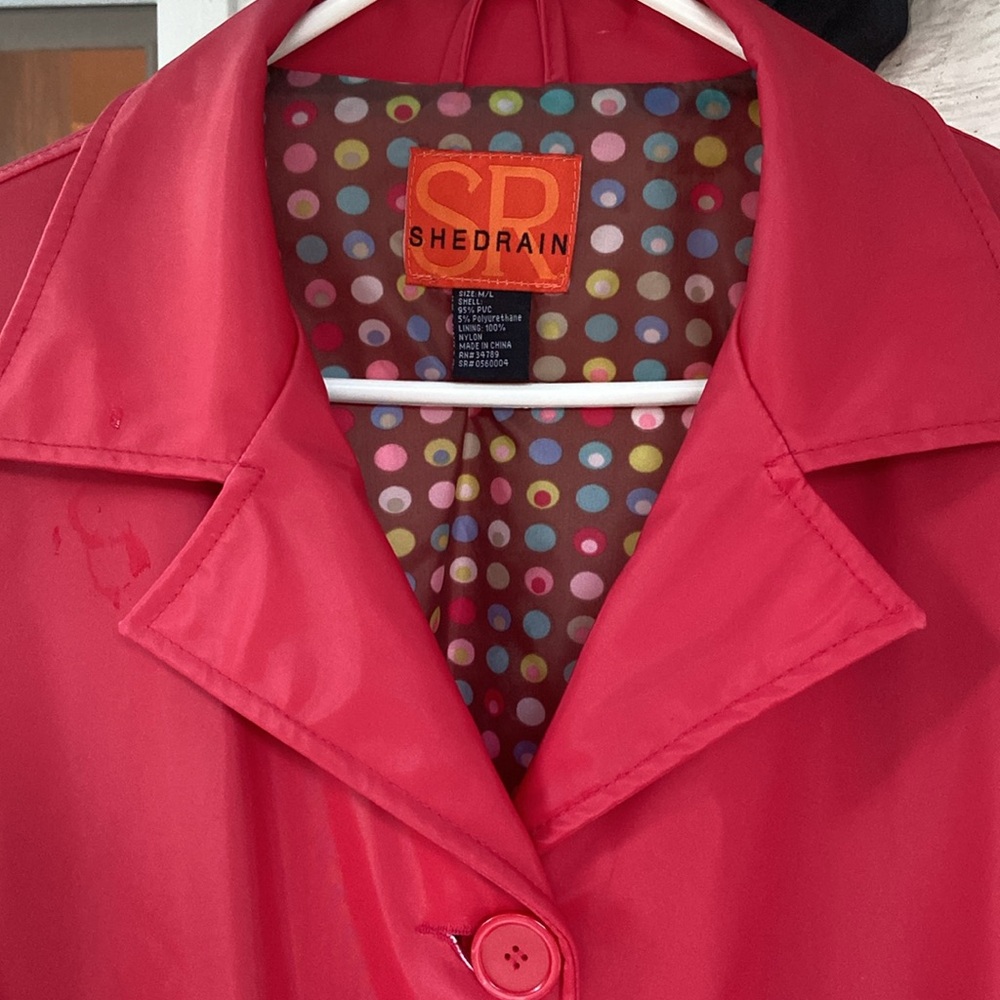 Shedrain Fine quality lined raincoat, Red, M/L, car coat/hits just above knee.